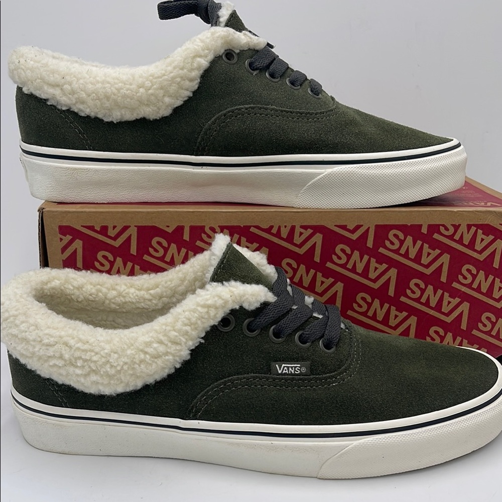 Vans WMNS Authentic Sherpa
Sherpa Grape Leaf
VN000CP4KCZ Green Sneakers - Picture 2 of 16